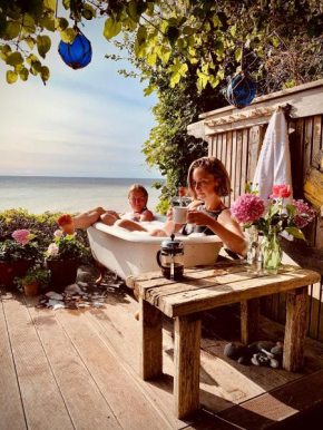 The Lighthouse Cabin, Borre